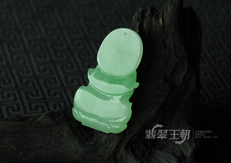 糯冰种绿晴水缅甸翡翠观音挂件