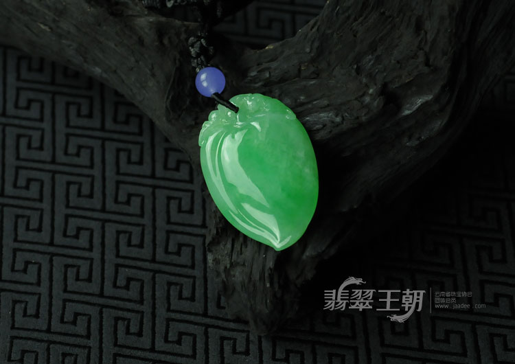 糯冰种阳绿满绿缅甸翡翠福寿桃挂件