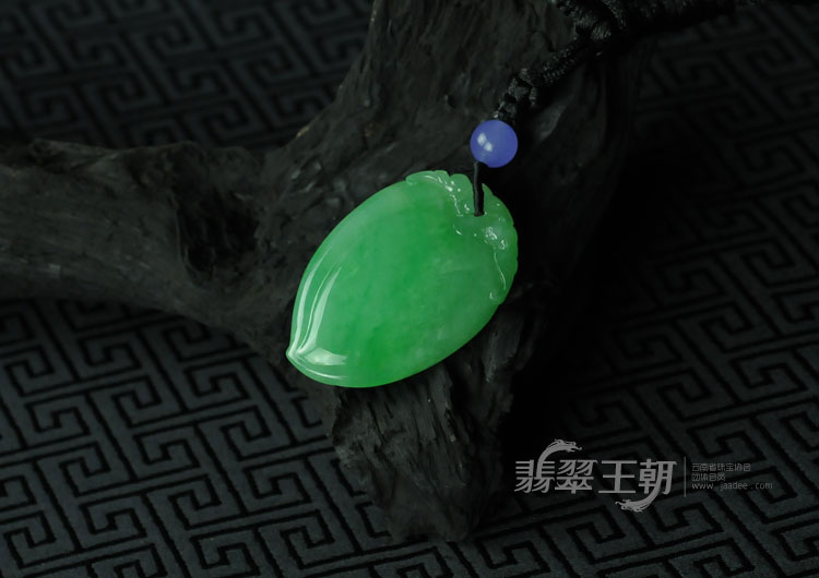 糯冰种阳绿满绿缅甸翡翠福寿桃挂件