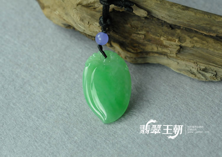 糯冰种阳绿满绿缅甸翡翠福寿桃挂件
