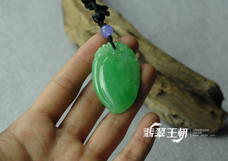 糯冰种阳绿满绿缅甸翡翠福寿桃挂件