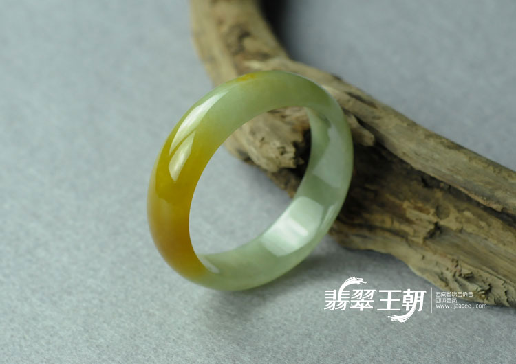 糯冰种黄翡缅甸翡翠手镯（56.8）