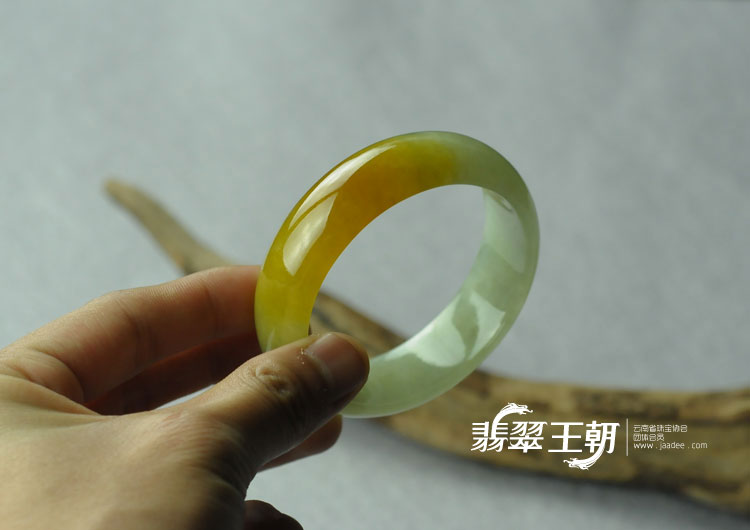 糯冰种黄翡缅甸翡翠手镯（56.8）