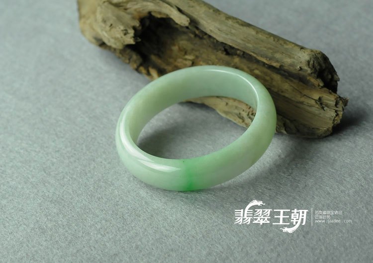 细糯种飘翠缅甸翡翠手镯（54.8）