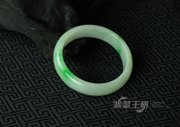 细糯种飘翠缅甸翡翠手镯（57.8）