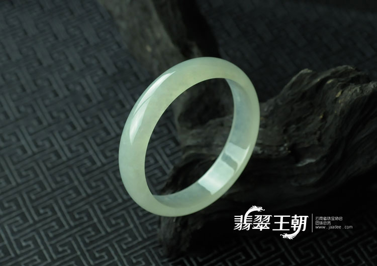 冰种缅甸翡翠手镯（58.9）