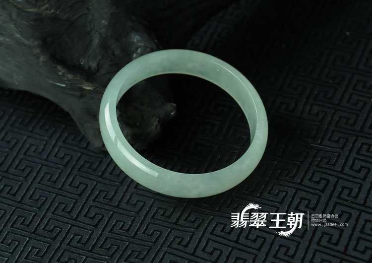 冰种缅甸翡翠手镯（58.9）