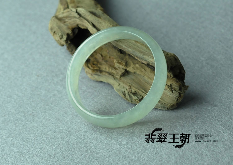 冰种缅甸翡翠手镯（58.9）
