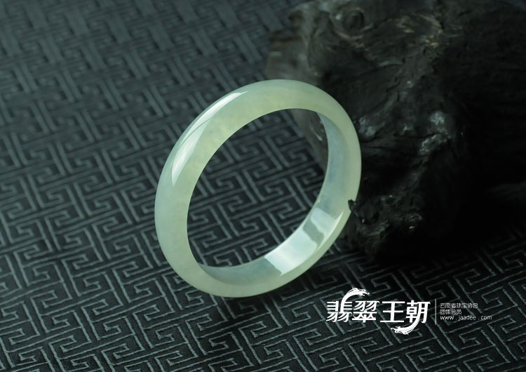 冰种缅甸翡翠手镯（58.9）