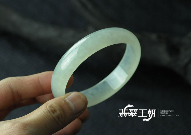 冰种缅甸翡翠手镯（58.9）