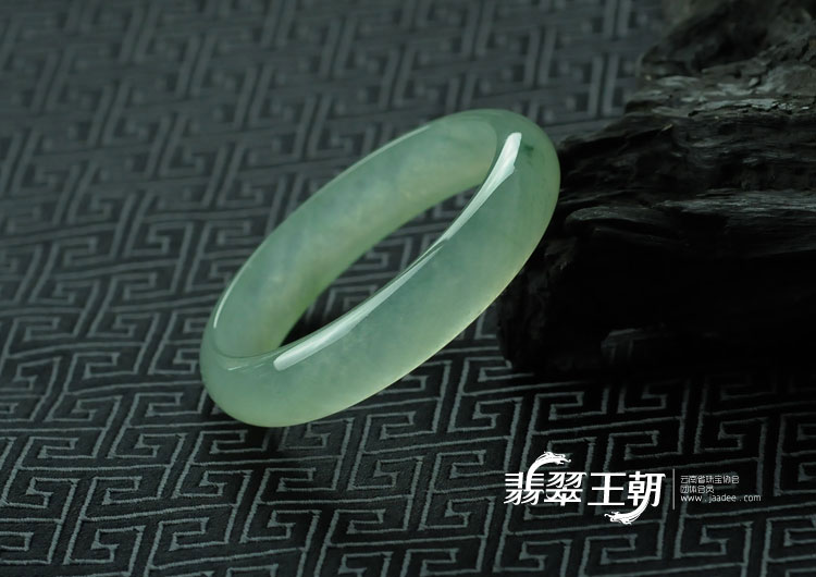 冰种飘花缅甸翡翠手镯（57.3）