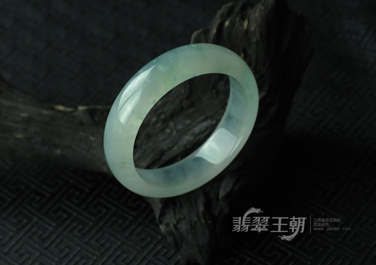 冰玻种飘蓝花缅甸翡翠手镯（55.8）