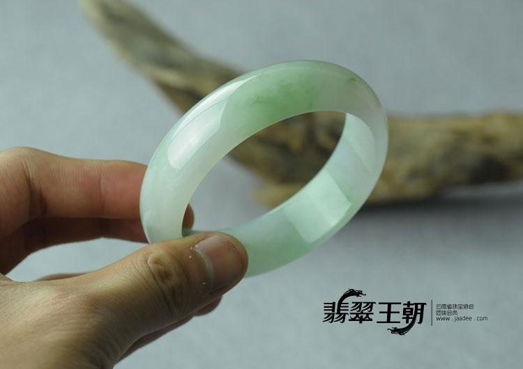 糯冰种飘绿花缅甸翡翠手镯（57.3）