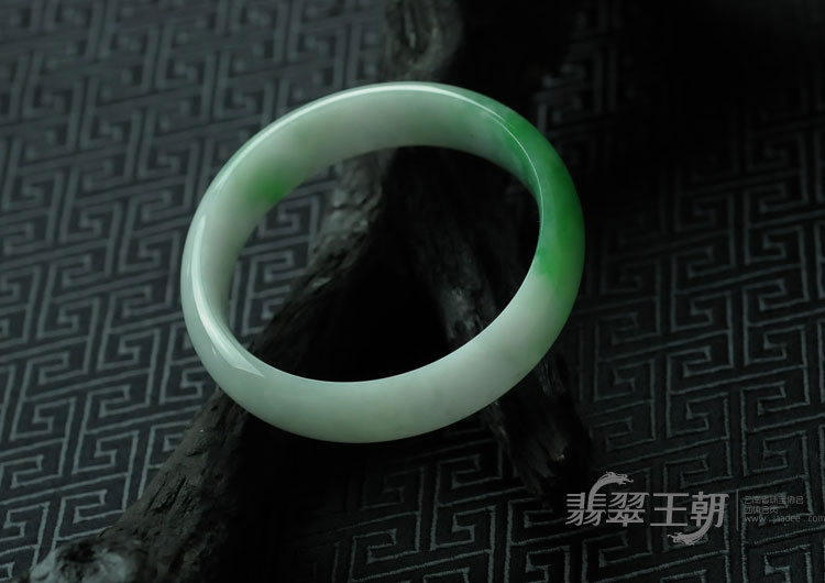 糯冰种正阳绿缅甸翡翠手镯（58.3）