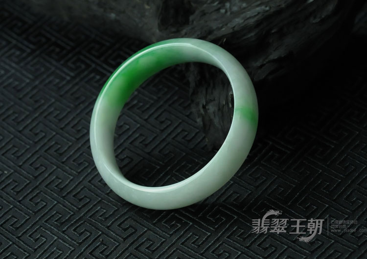 糯冰种正阳绿缅甸翡翠手镯（58.3）