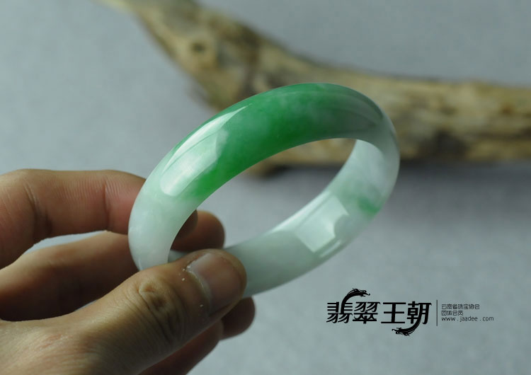 糯冰种正阳绿缅甸翡翠手镯（58.3）
