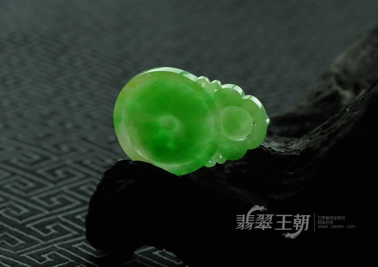 糯冰种翠色满绿缅甸翡翠“福在眼前”挂件