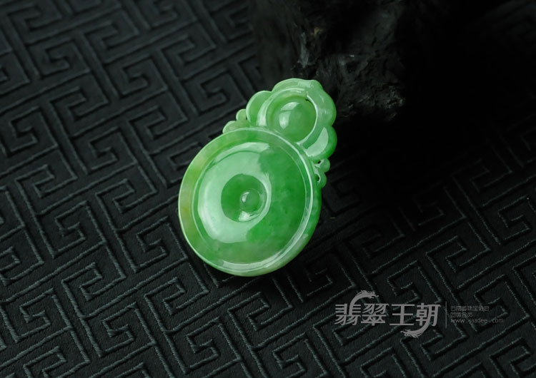 糯冰种翠色满绿缅甸翡翠“福在眼前”挂件