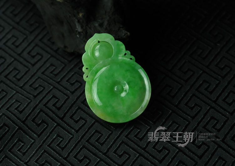 糯冰种翠色满绿缅甸翡翠“福在眼前”挂件