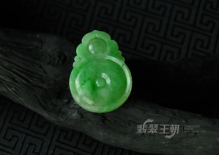 糯冰种翠色满绿缅甸翡翠“福在眼前”挂件