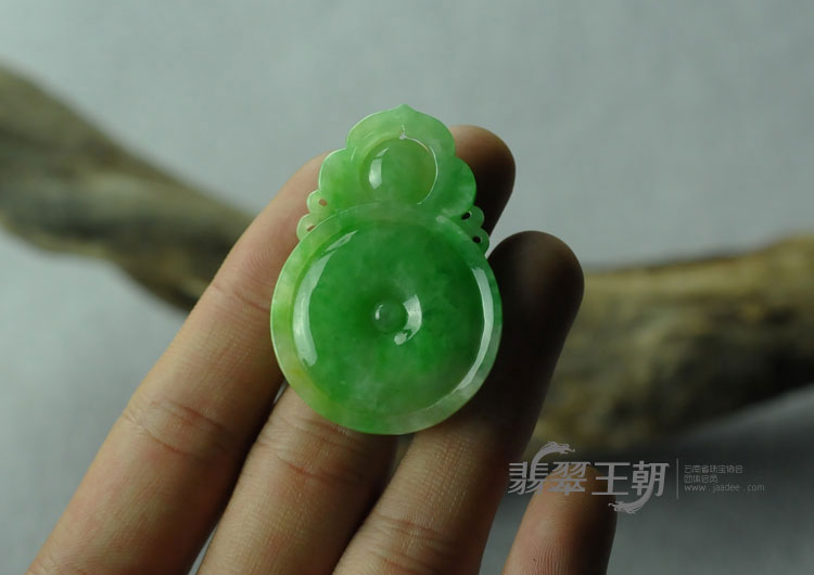 糯冰种翠色满绿缅甸翡翠“福在眼前”挂件