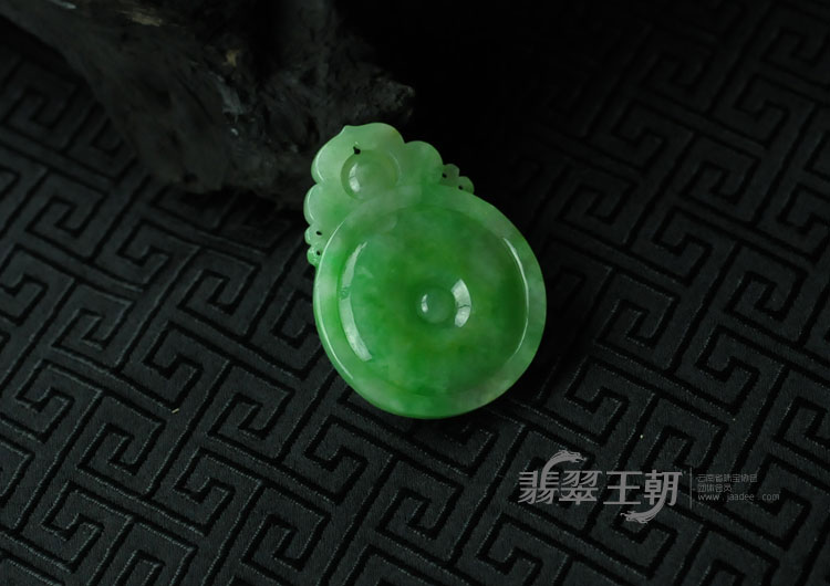 糯冰种翠色满绿缅甸翡翠“福在眼前”挂件