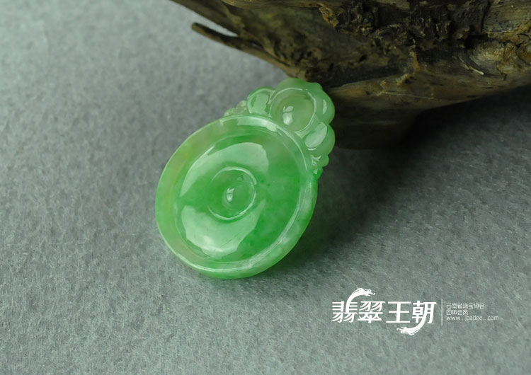 糯冰种翠色满绿缅甸翡翠“福在眼前”挂件