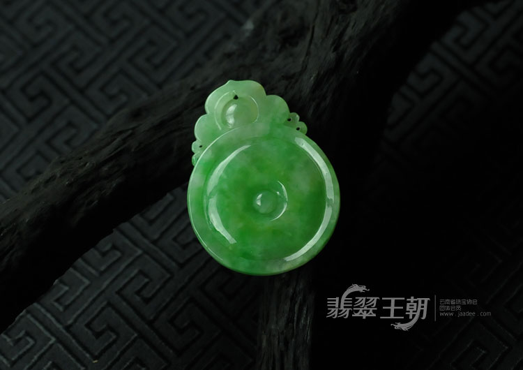 糯冰种翠色满绿缅甸翡翠“福在眼前”挂件