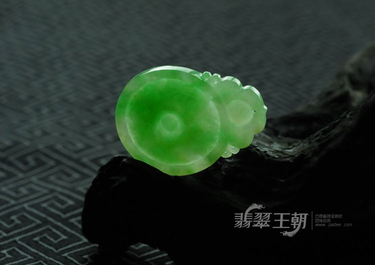 糯冰种翠色满绿缅甸翡翠“福在眼前”挂件