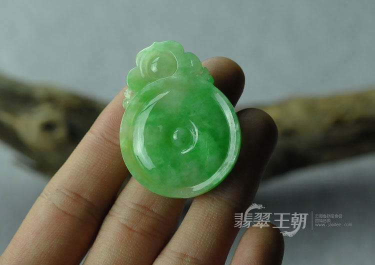 糯冰种翠色满绿缅甸翡翠“福在眼前”挂件