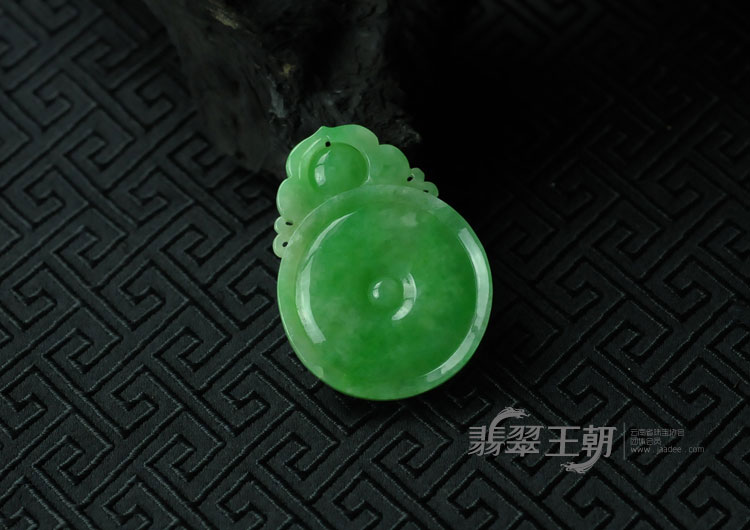 糯冰种翠色满绿缅甸翡翠“福在眼前”挂件