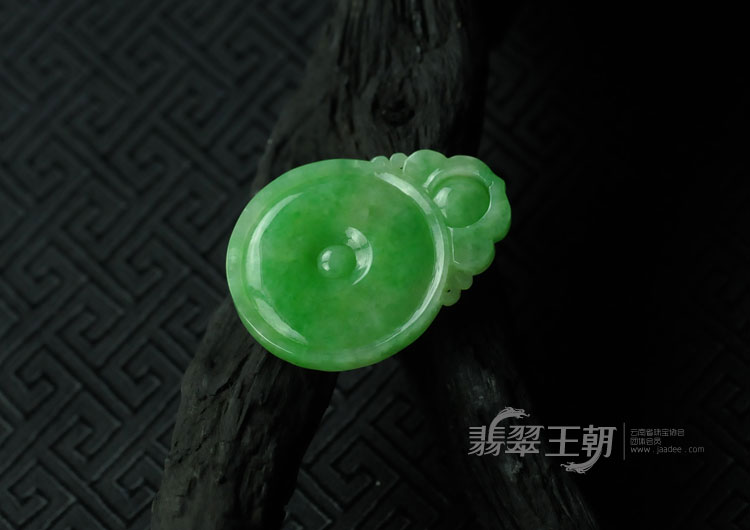 糯冰种翠色满绿缅甸翡翠“福在眼前”挂件