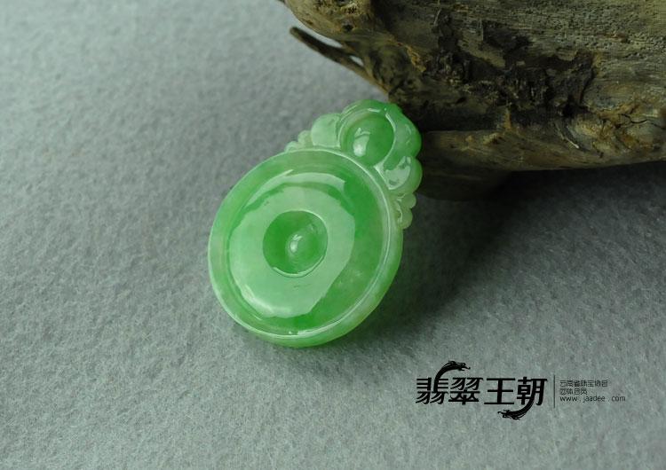 糯冰种翠色满绿缅甸翡翠“福在眼前”挂件