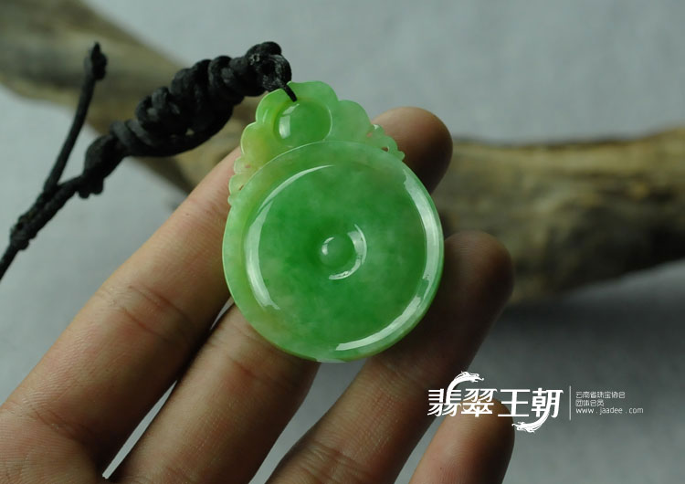 糯冰种黄加绿缅甸翡翠“福在眼前”挂件