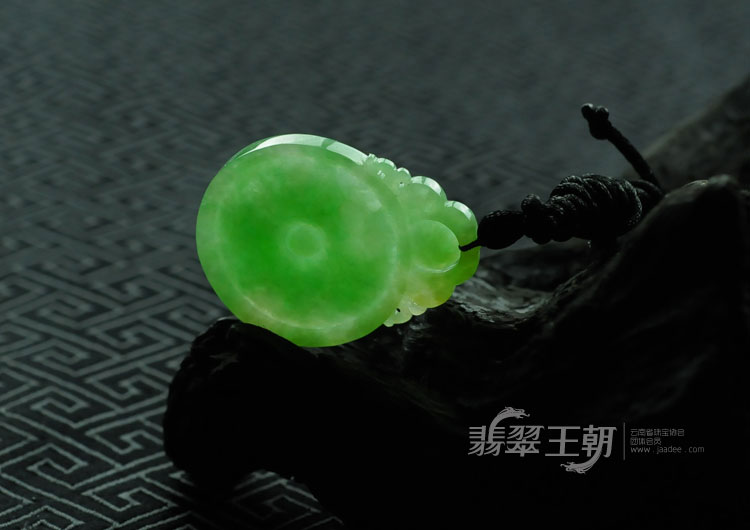 糯冰种黄加绿缅甸翡翠“福在眼前”挂件