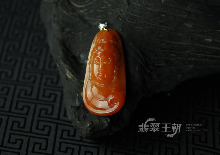 糯冰种红翡缅甸翡翠观音挂件