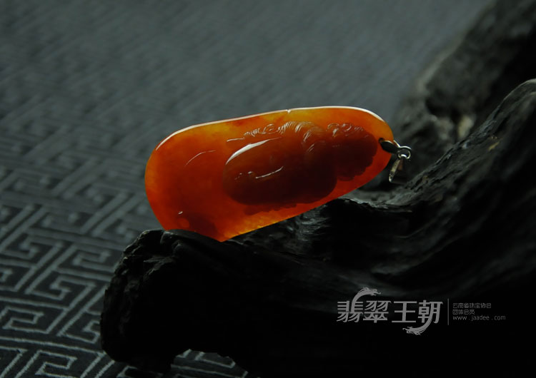 糯冰种红翡缅甸翡翠观音挂件
