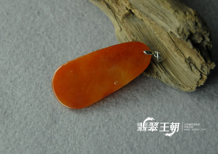 糯冰种红翡缅甸翡翠观音挂件
