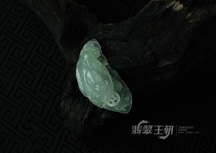 冰种蓝晴水缅甸翡翠金钱貔貅挂件