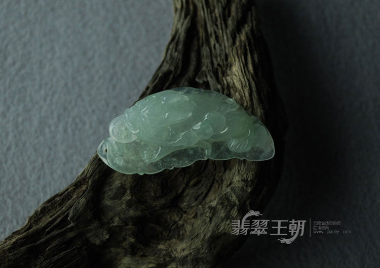 冰种蓝晴水缅甸翡翠金钱貔貅挂件