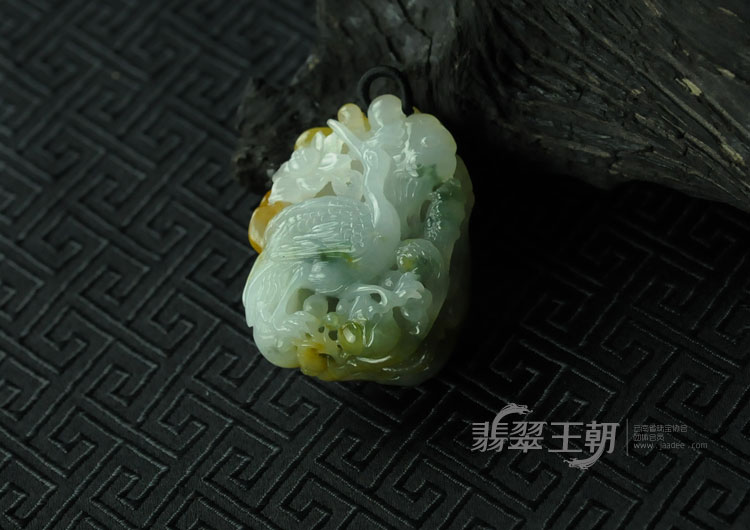 糯冰种三彩缅甸翡翠“鹤延年”挂件