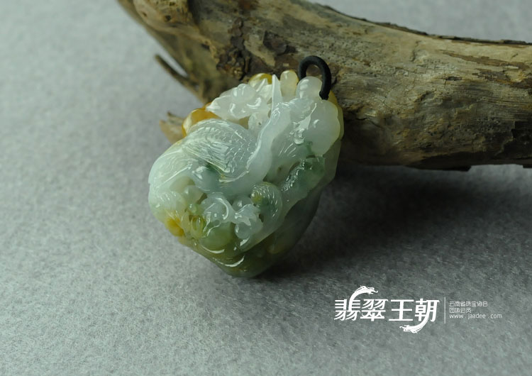 糯冰种三彩缅甸翡翠“鹤延年”挂件