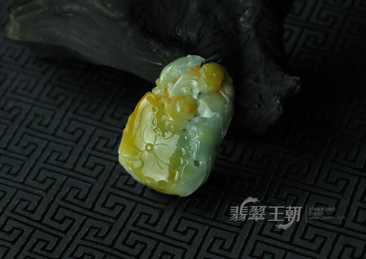 糯冰种黄翡蓝晴水缅甸翡翠“连年有余”挂件