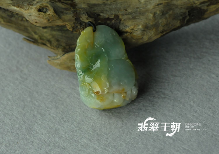 糯冰种黄翡蓝晴水缅甸翡翠“连年有余”挂件