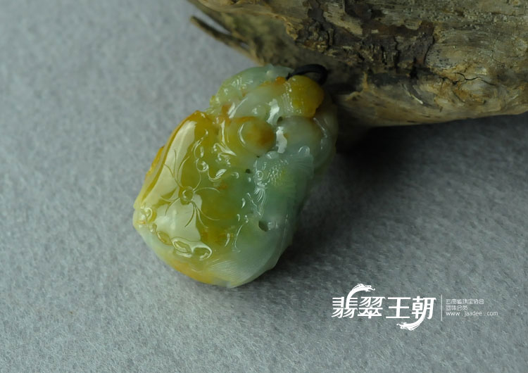 糯冰种黄翡蓝晴水缅甸翡翠“连年有余”挂件