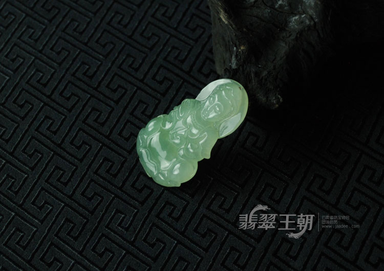 冰种晴水缅甸翡翠观音挂件
