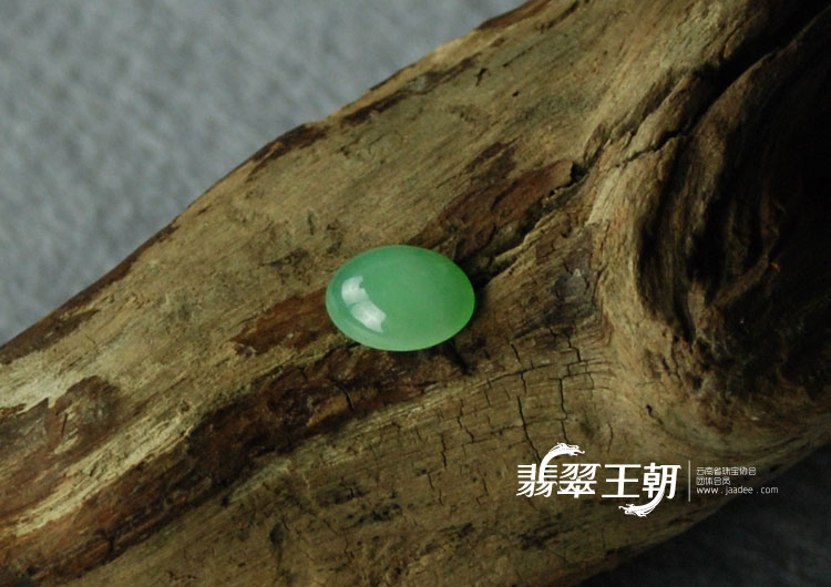 糯冰种绿晴缅甸翡翠戒面