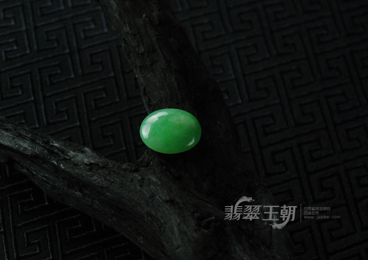 糯冰种翠色满绿缅甸翡翠男士戒面