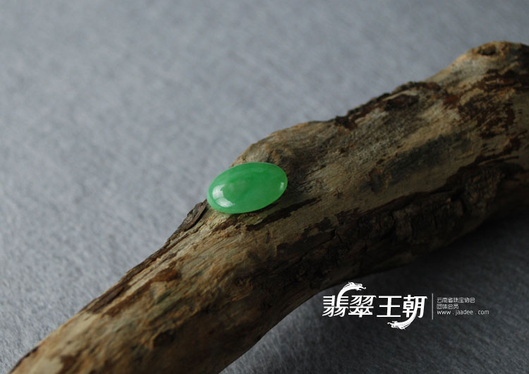 糯冰种翠色满绿缅甸翡翠男士戒面