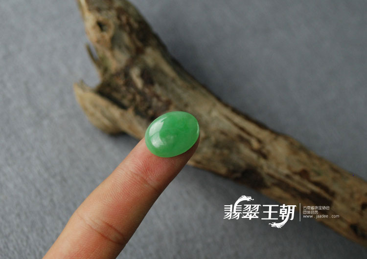 糯冰种翠色满绿缅甸翡翠男士戒面